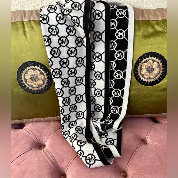 MICHAEL KORS infinity scarf - Picture 5 of 6